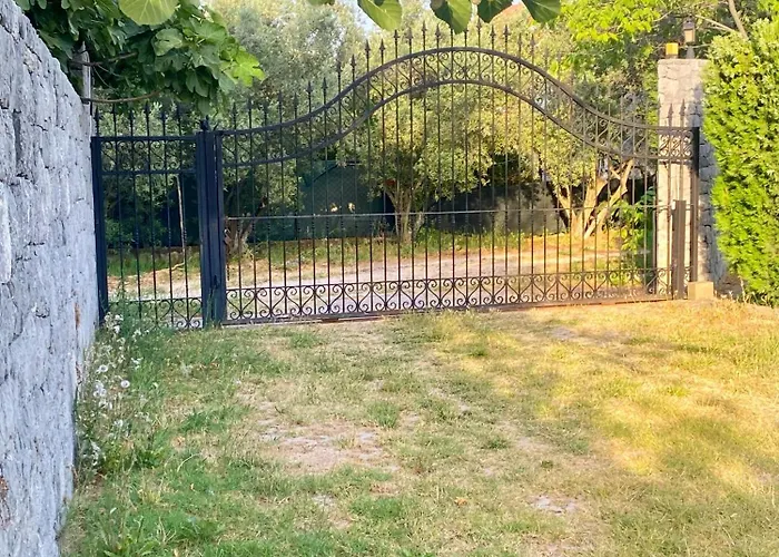 Sunyear Glamping * אורלה